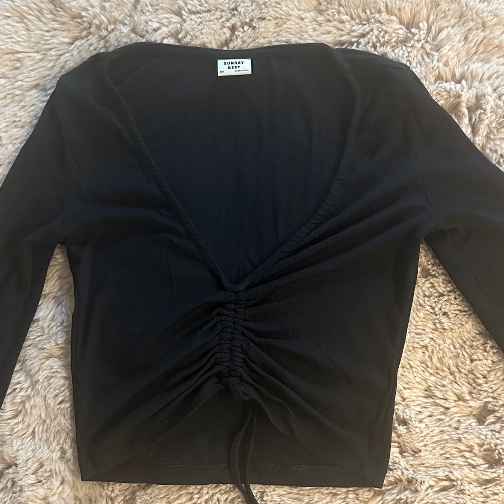 Aritzia(Sunday Best) Black Gathered V-Neck Crop Top Long Sleeve